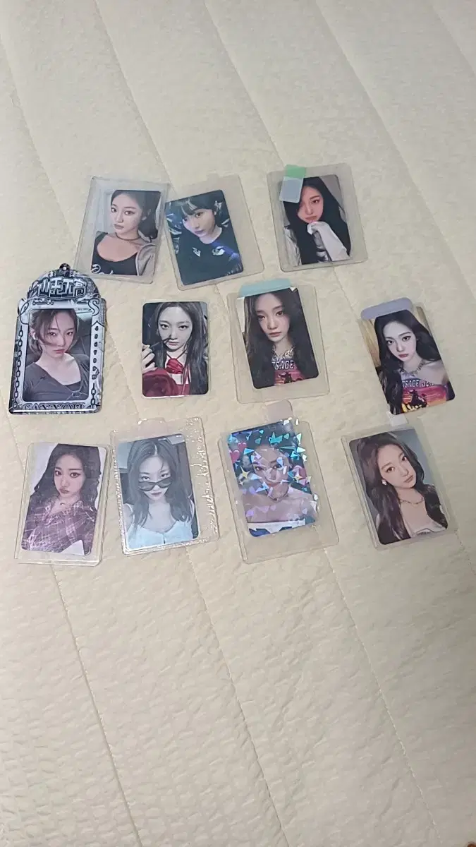 Aespa ningning sells photocards (pokas) in bulk for 4