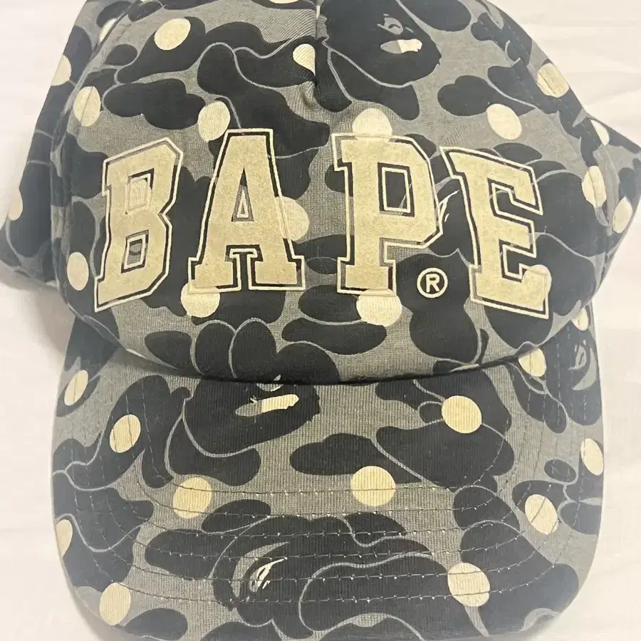 Bape 모자 구하기 힘든 모자에요 .