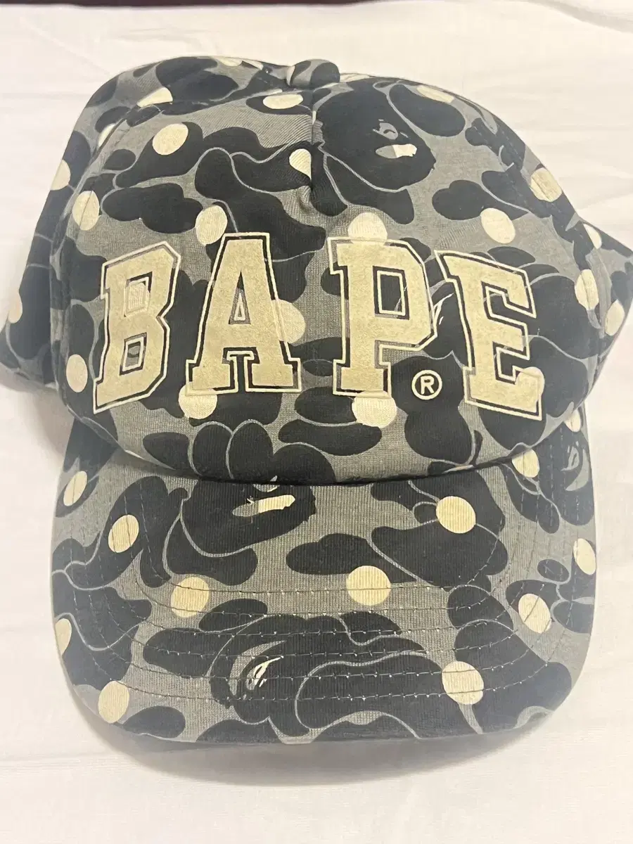 Bape 모자 구하기 힘든 모자에요 .