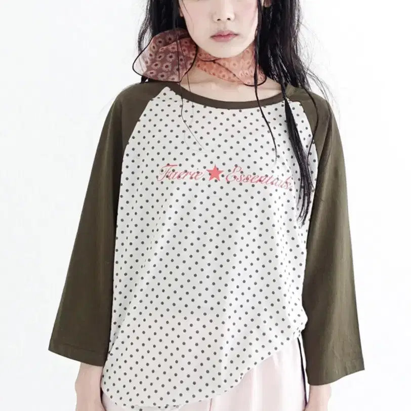 샵페어리 도트 슬리브 탑 카키 dot raglan sleeve top