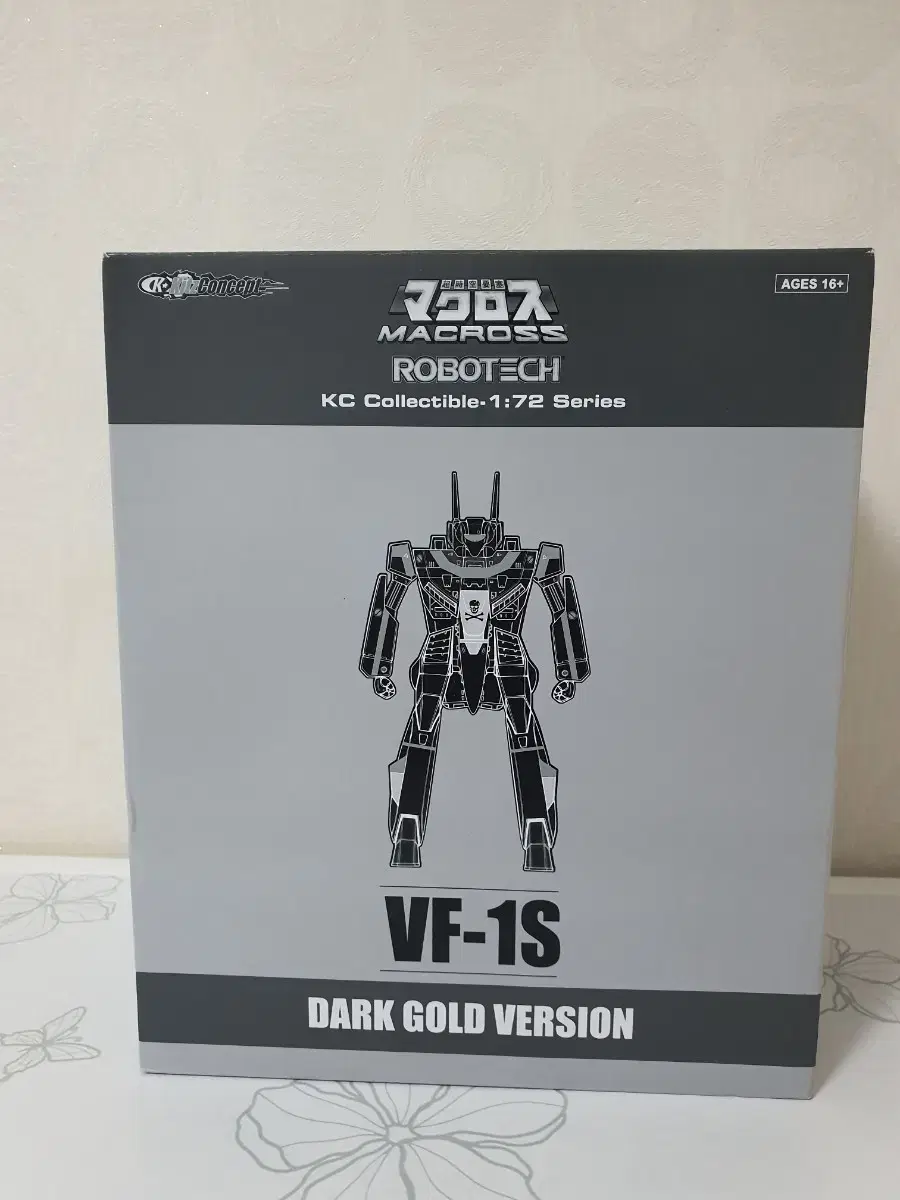 Kidconcept Macross VF-1S Black Gold Edition