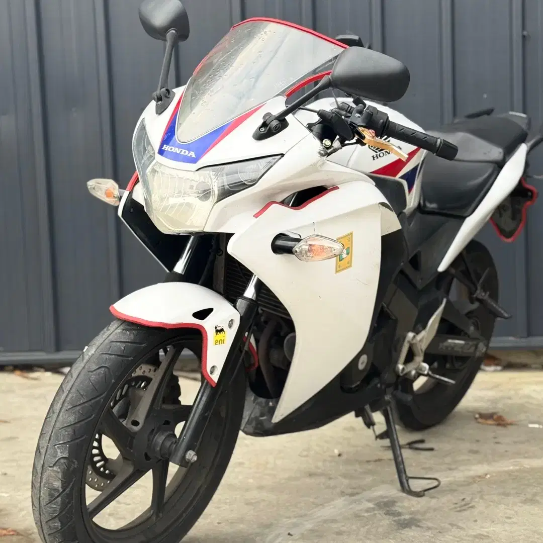 혼다 cbr125r 건담12년식 2만 순정차량 시세보다 저렴히 판매합니다