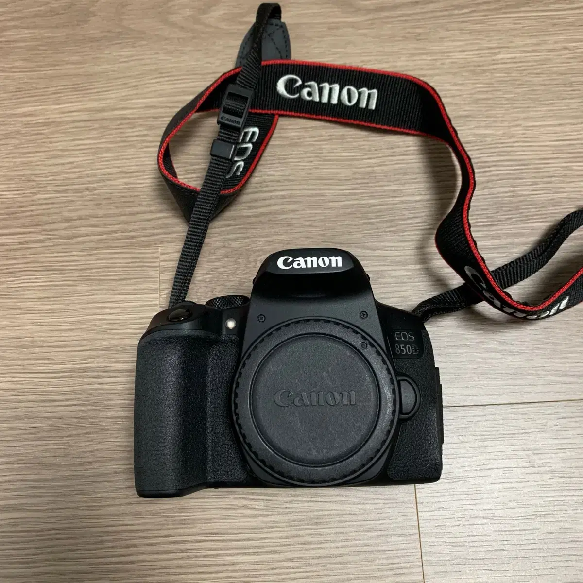 캐논 EOS 850D DSLR 구성품 포함 83만원에 팝니다!