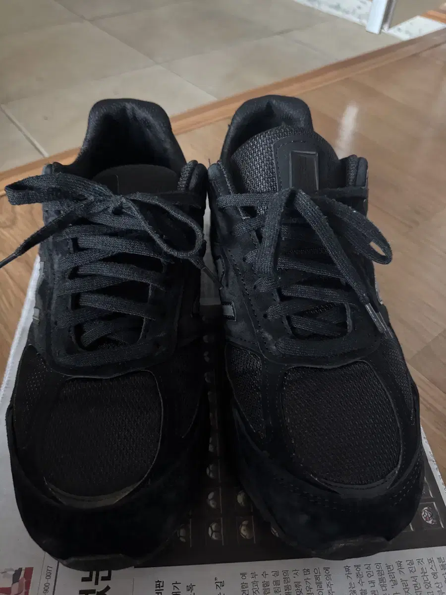 뉴발란스 990v5 made in USA Triple black 290