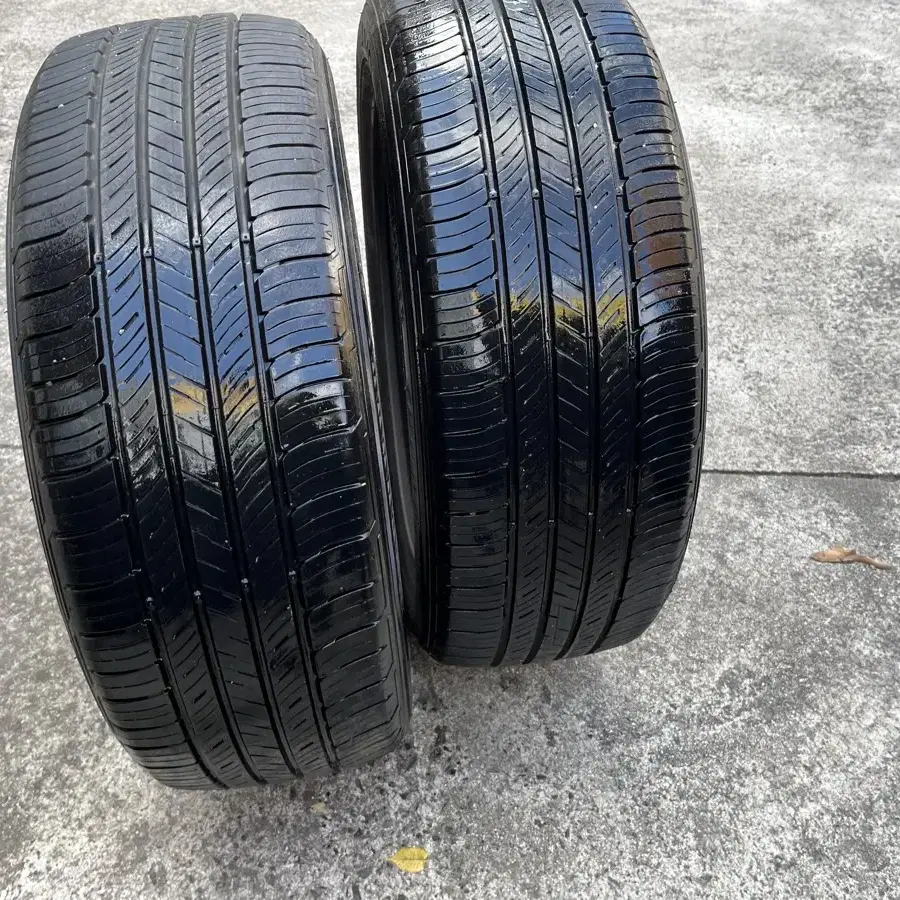 중고 235/60R18 금호 22년식 2개팝니다.