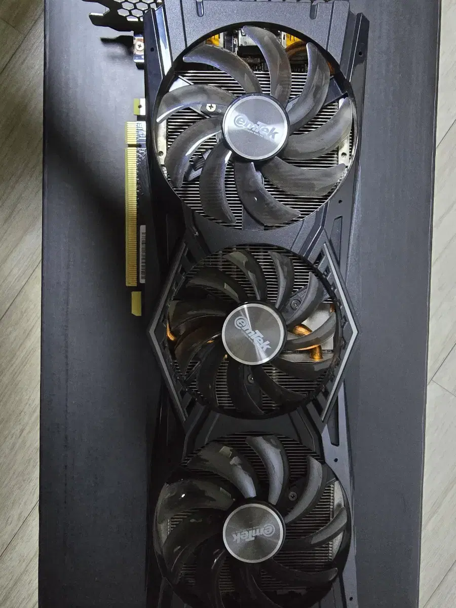 이엠텍 RTX 2080 블랙 에디션 팝니다