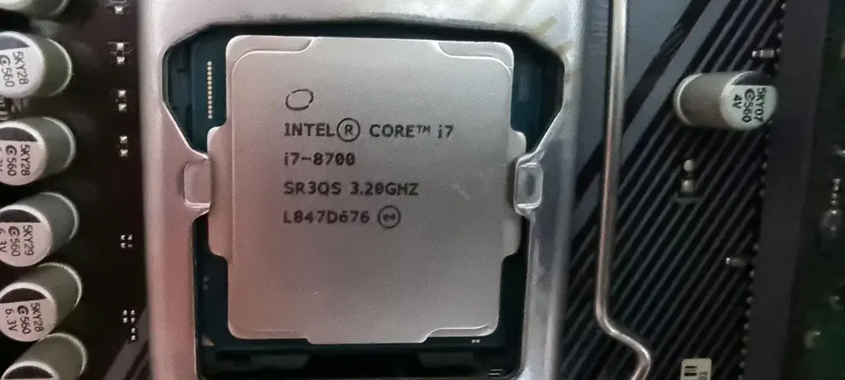 i7 8700