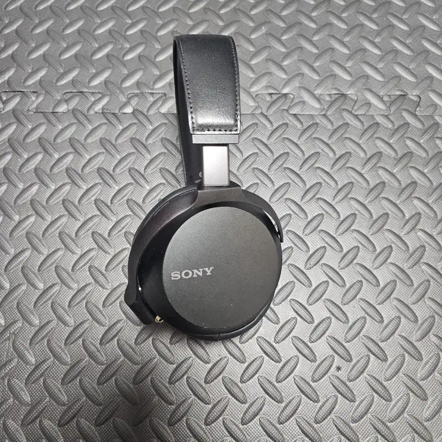 Sony MDR-Z7M2