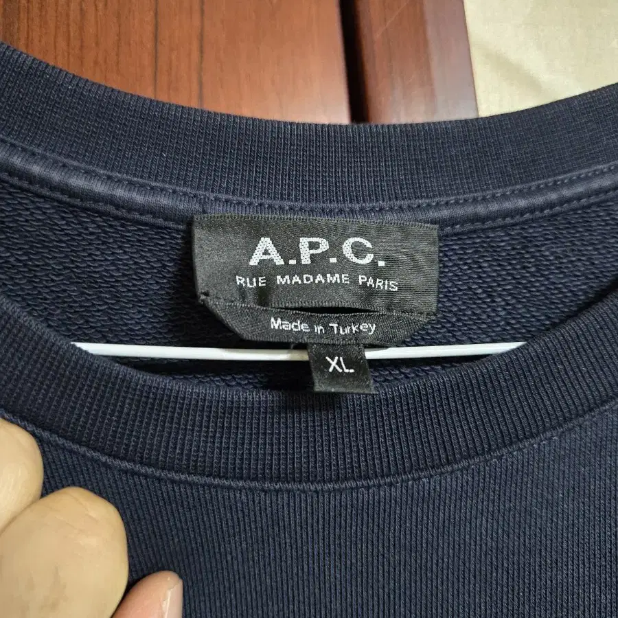 A.P.C 맨투맨(네이비) xl