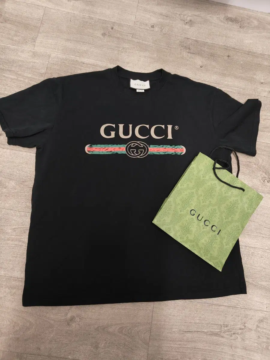 Gucci 검정 여성 구찌 검정색 티셔츠 반팔 사이즈 L 100cm