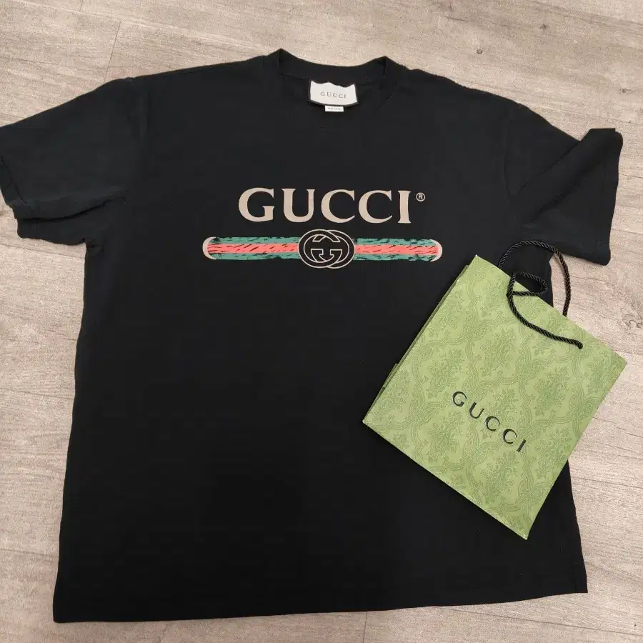 Gucci 검정 여성 구찌 검정색 티셔츠 반팔 사이즈 L 105cm