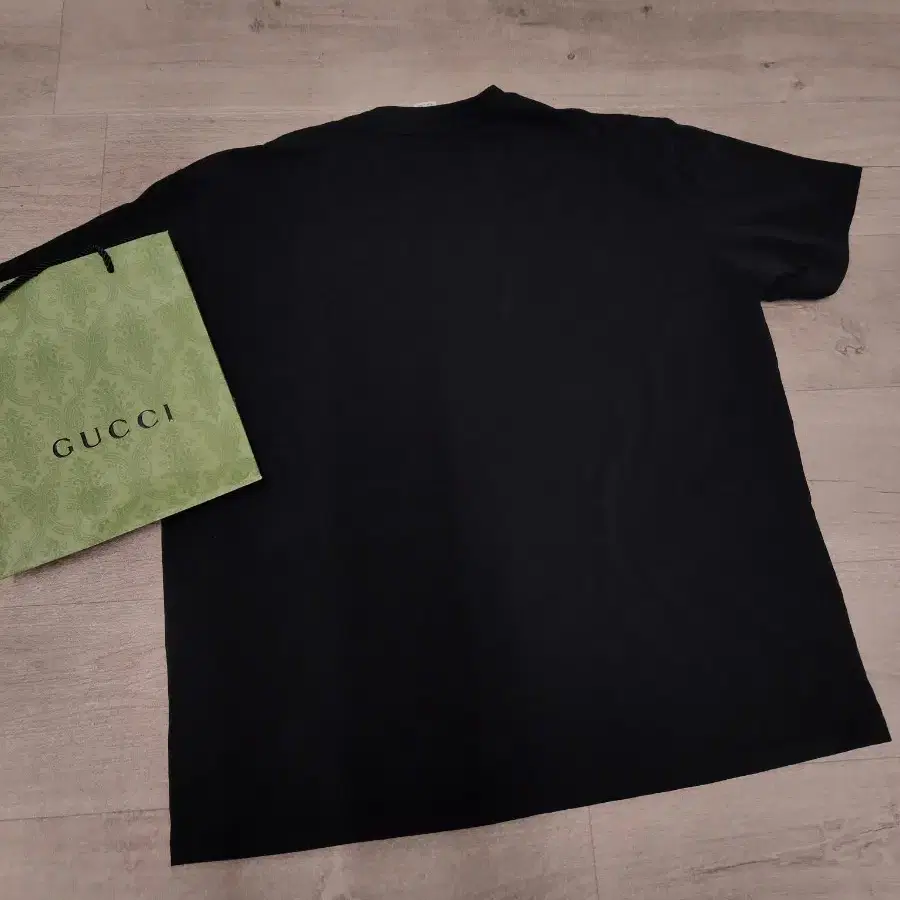 Gucci 검정 여성 구찌 검정색 티셔츠 반팔 사이즈 L 105cm