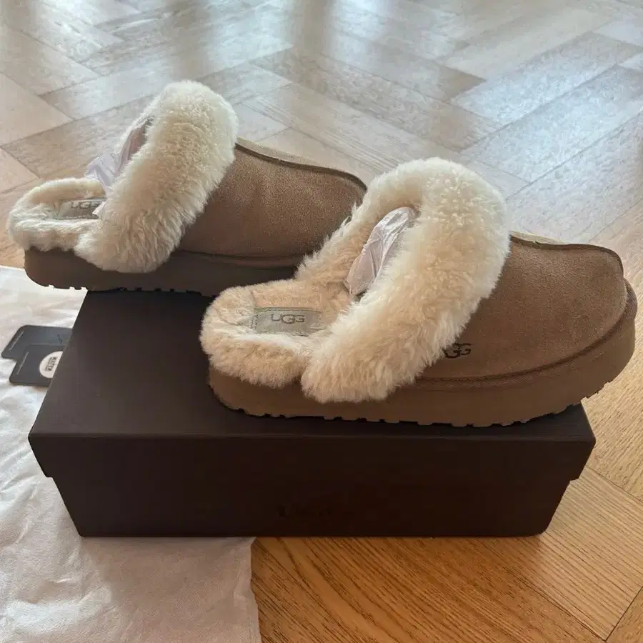 어그 UGG 디스케트 털슬리퍼 체스트넛 250