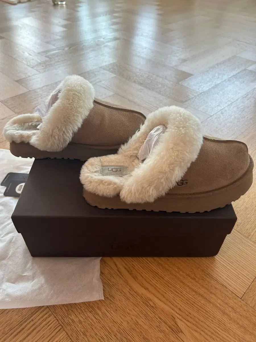 어그 UGG 디스케트 털슬리퍼 체스트넛 250