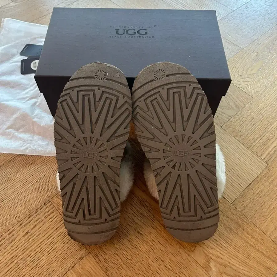 어그 UGG 디스케트 털슬리퍼 체스트넛 250