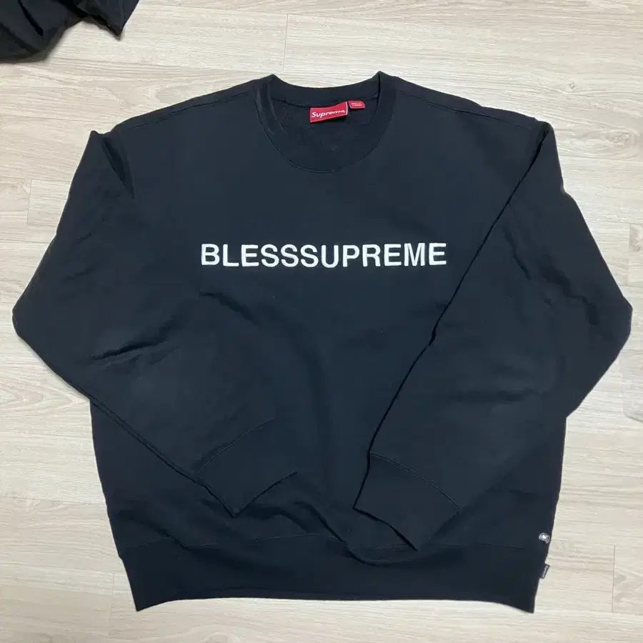 [M] bless supreme 블레스슈프림 맨투맨