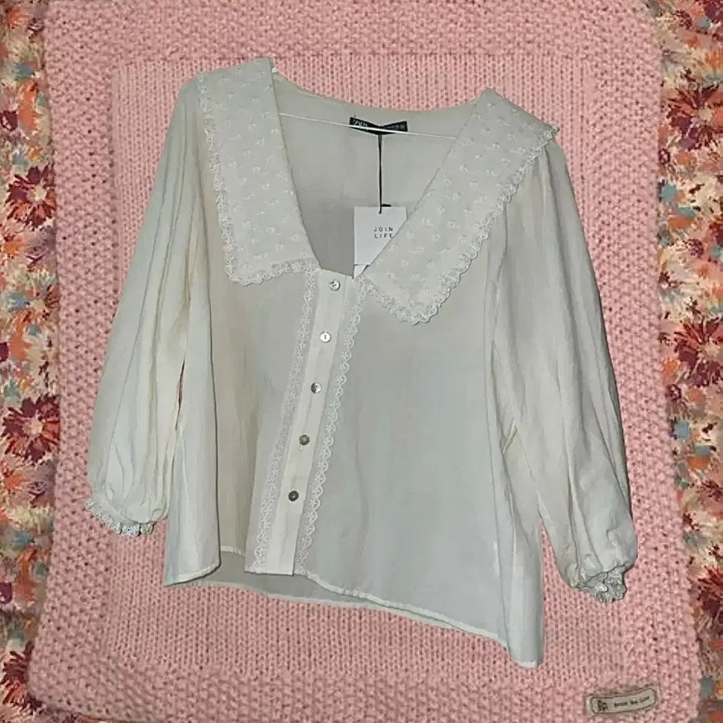 자라 빈티지 블라우스 ZARA Blouse with embroidere