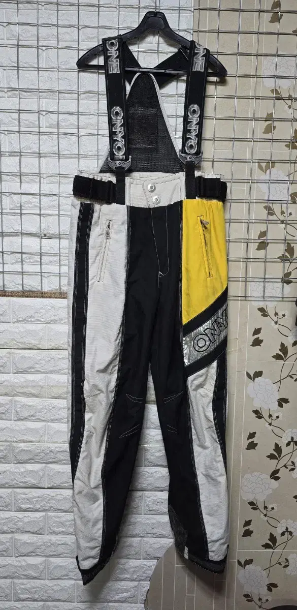 (30~32) [ON.YO.NE] Japanese Genuine Onyone Swiss Ski Pants