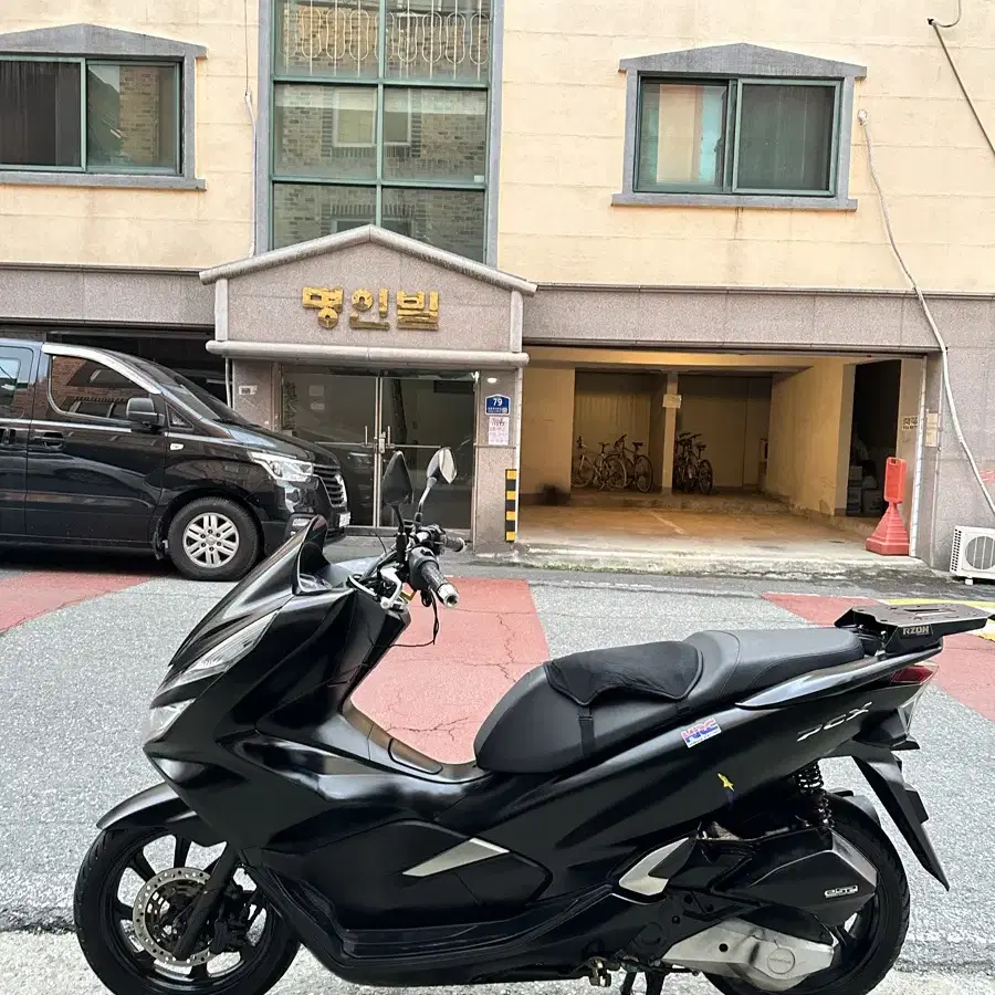 18년식 pcx125 오토바이 판매합니다