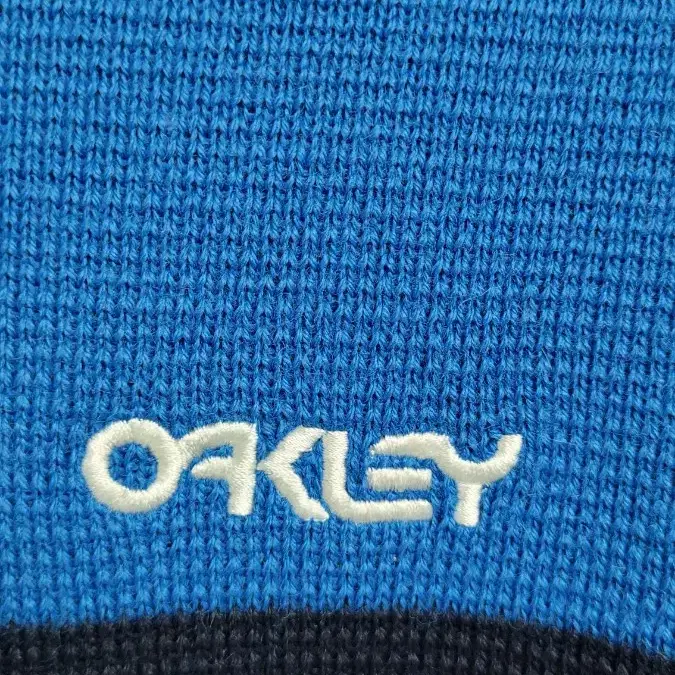 [M]OAKLEY오클리 블루X네이비투톤 메이드인이태리 스웨트니트 M