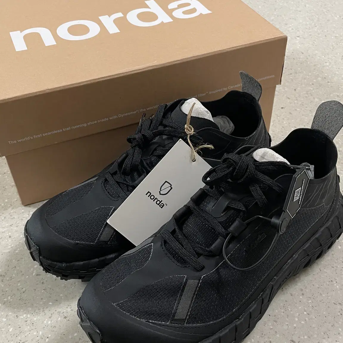 노다 norda 001 스텔스 블랙 255 US MEN 7.5 새상품