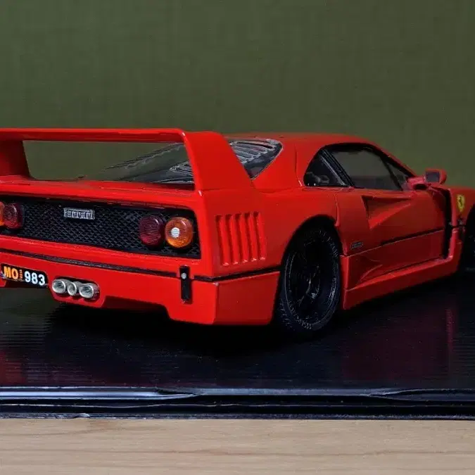 2011년형 부라고 페라리 F40 번호판 옵션가능 1:18 다이캐스트