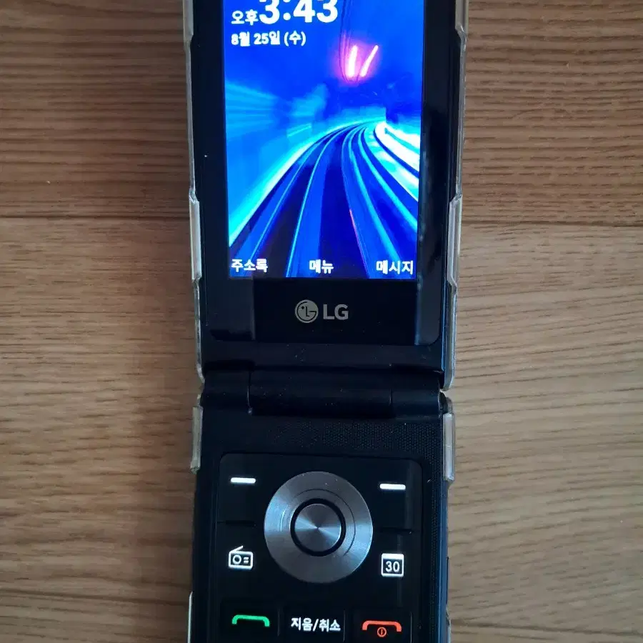 LG (LM-Y110)