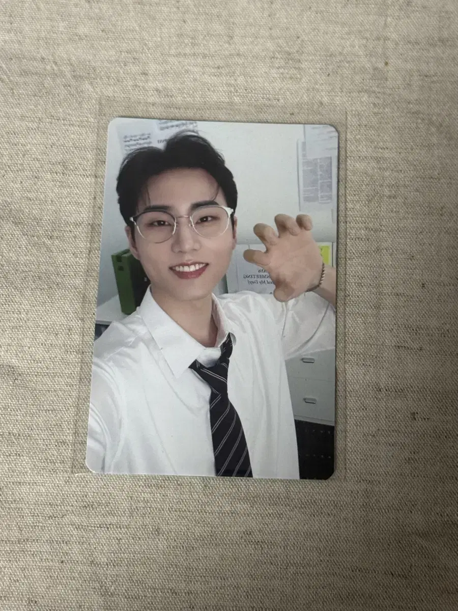 Day 6 fanmeeting I Need my day 4만원 이상 pre-order benefit photocard 영케이