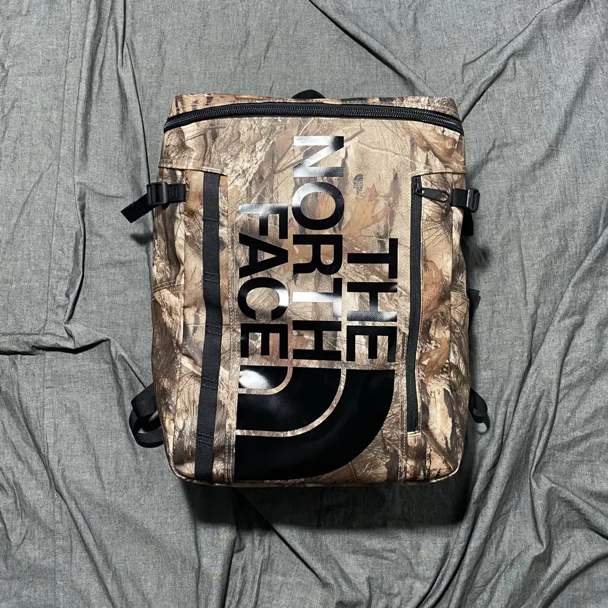 The North Face NM82000 Backpack 30L