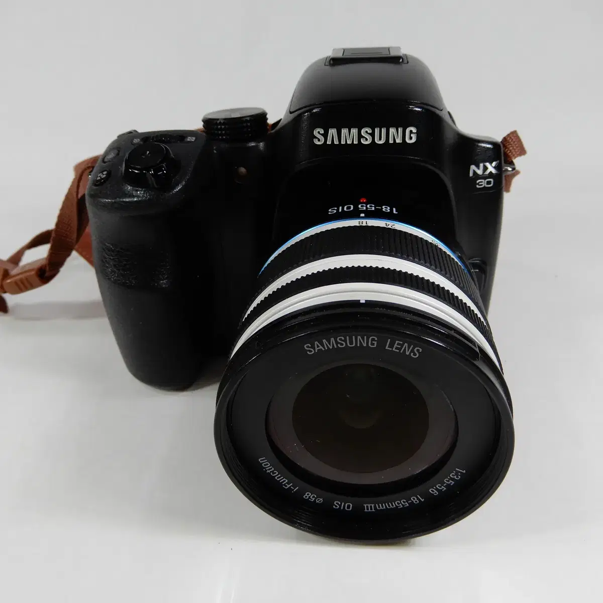 삼성 NX30 20.3 메가픽셀 18-55 III 3.5-5.6 OIS