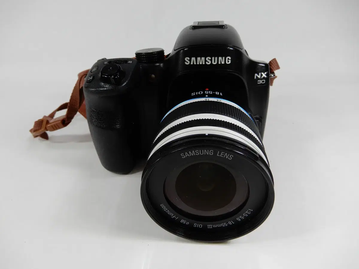 삼성 NX30 20.3 메가픽셀 18-55 III 3.5-5.6 OIS