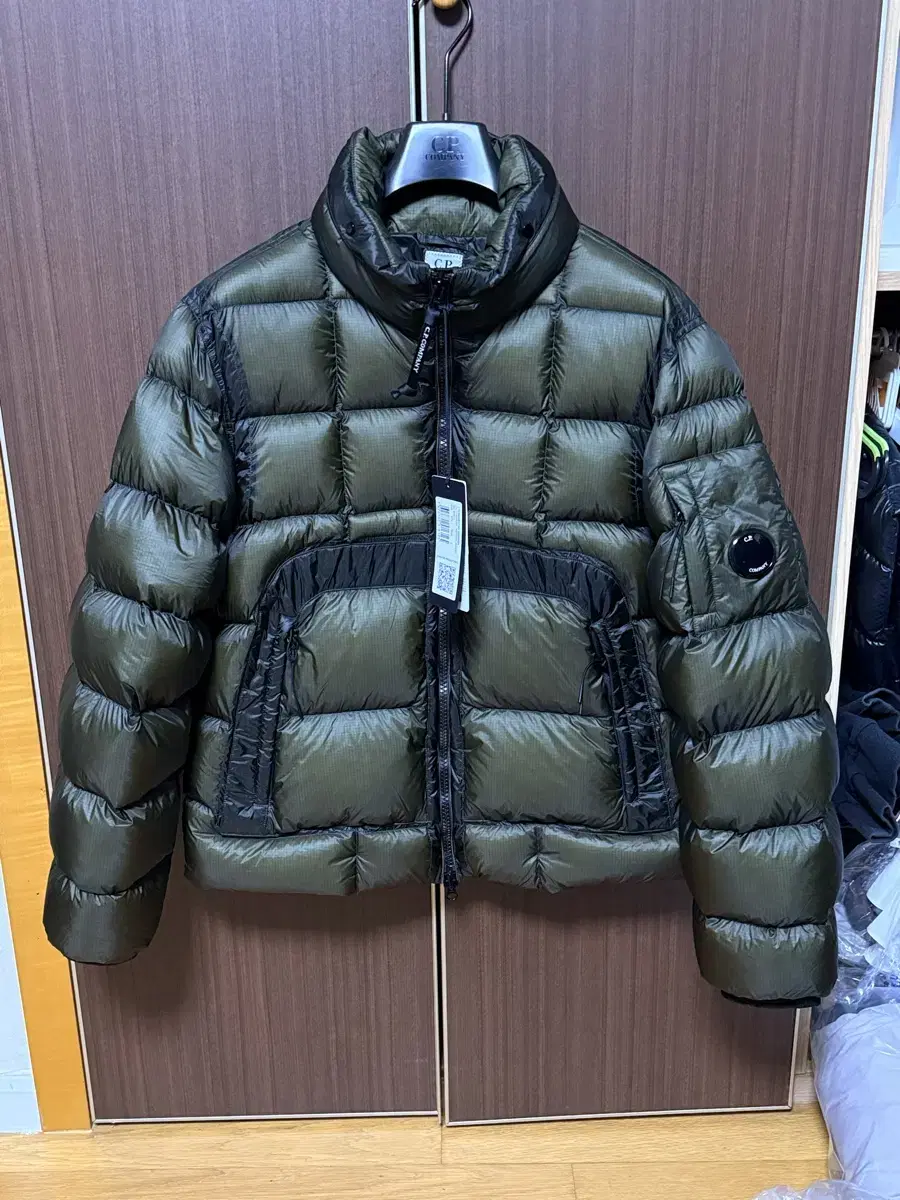 (L) CP Company 24fw DD Shell Down Jacket Olive Green New