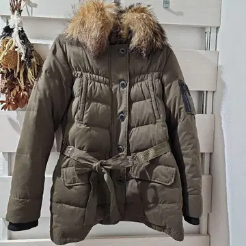 아비렉스 다운 자켓 퍼가 달린 다운 자켓