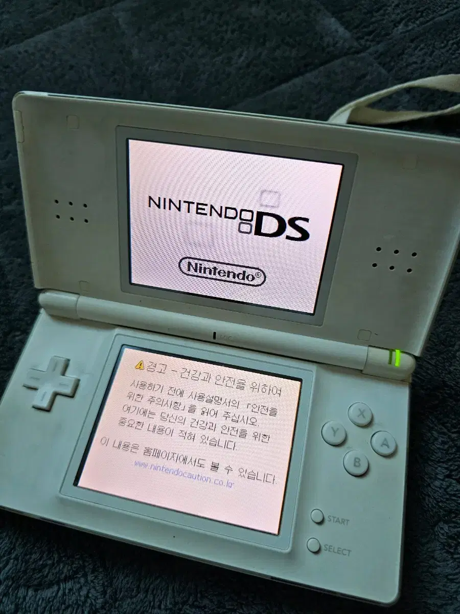 닌텐도 ds lite 화이트 +R 4칩 + 충전기 + 케이스 판매