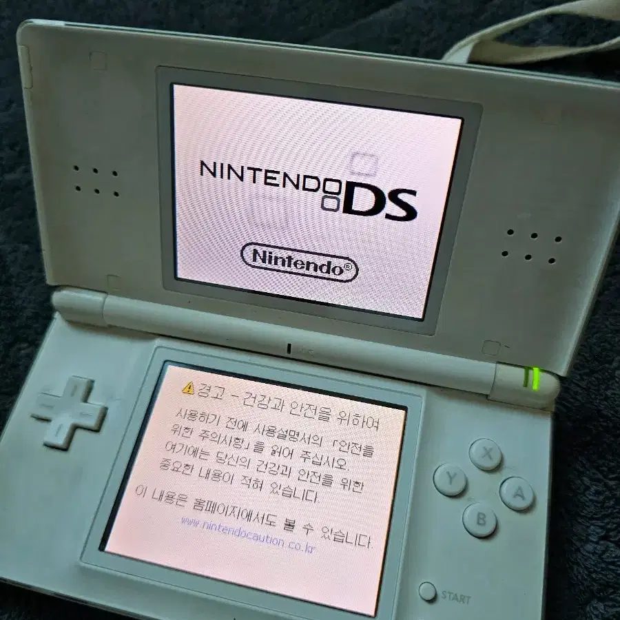 닌텐도 ds lite 화이트 +R4 + 충전기 + 케이스 판매