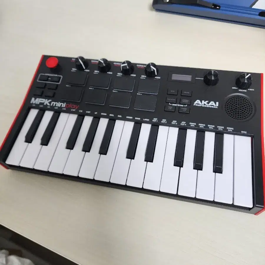 아카이 미니 플레이 Akai mpk mini play마스터키보드 건반신형