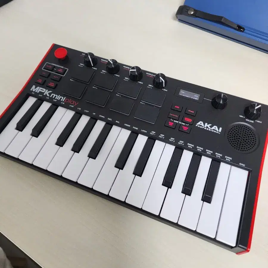 아카이 미니 플레이 Akai mpk mini play마스터키보드 건반신형