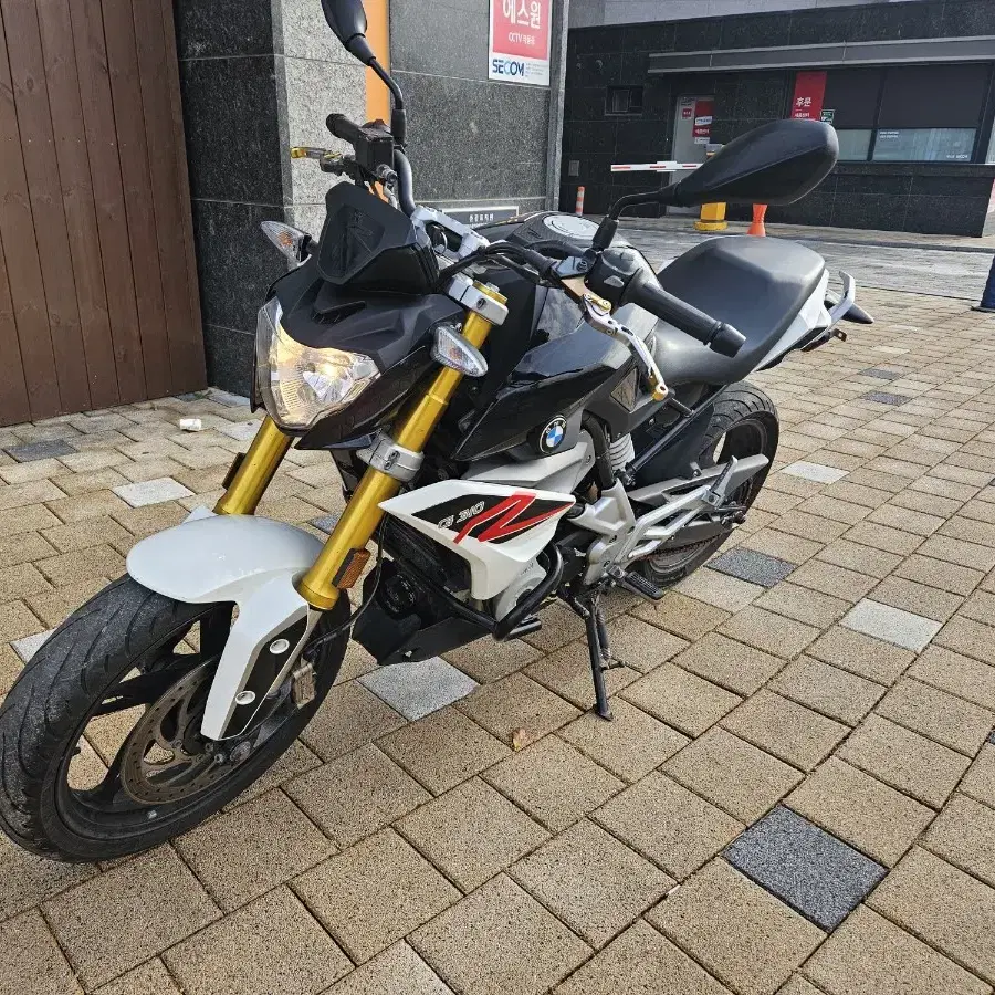 천안 평택 18년식 2만키로 BMW 310R 판매해요. 충청 경기 아산