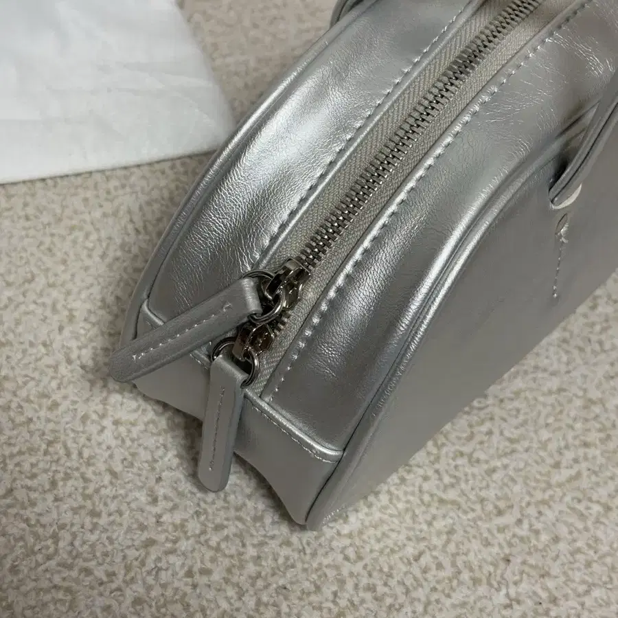 썸웨어버터  demi baguette bag - silver