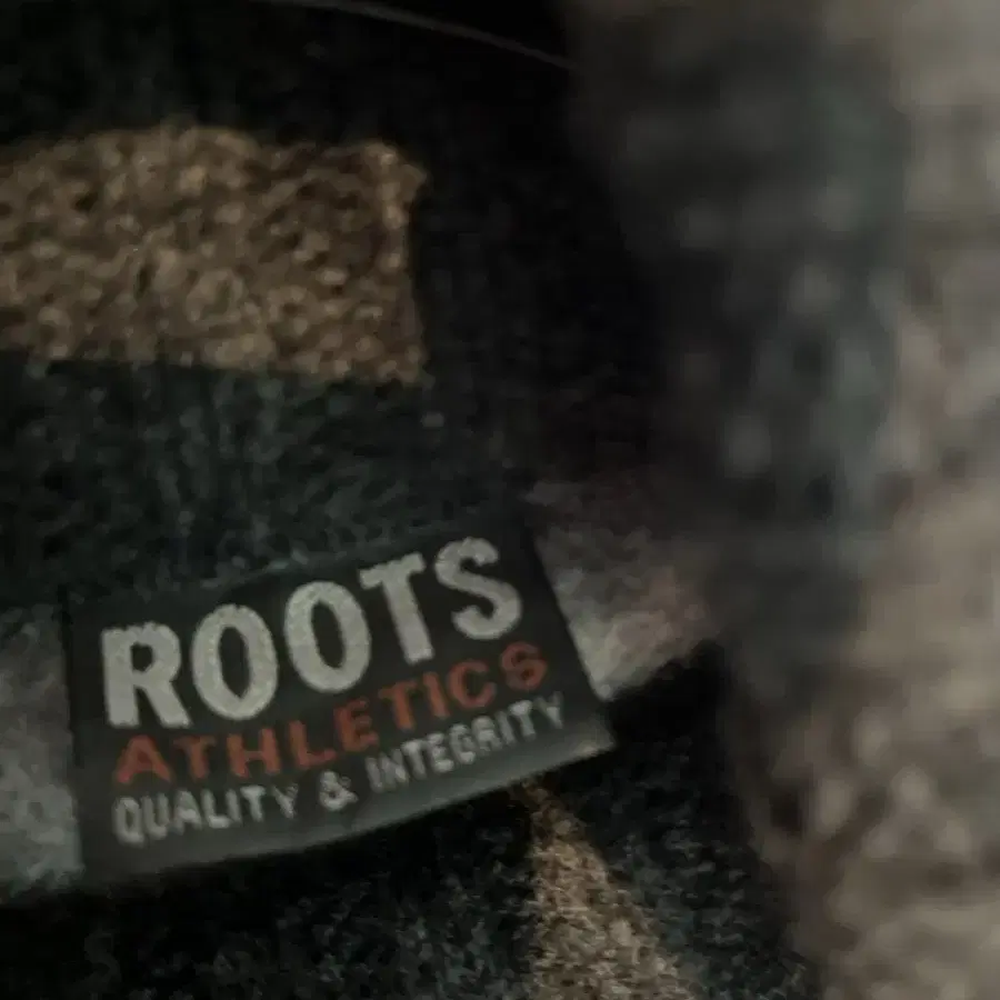 ROOTS 터들넥 스웨터