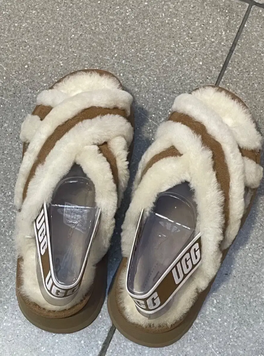 UGG 어그 디스코 크로스 슬라이드 체스트넛