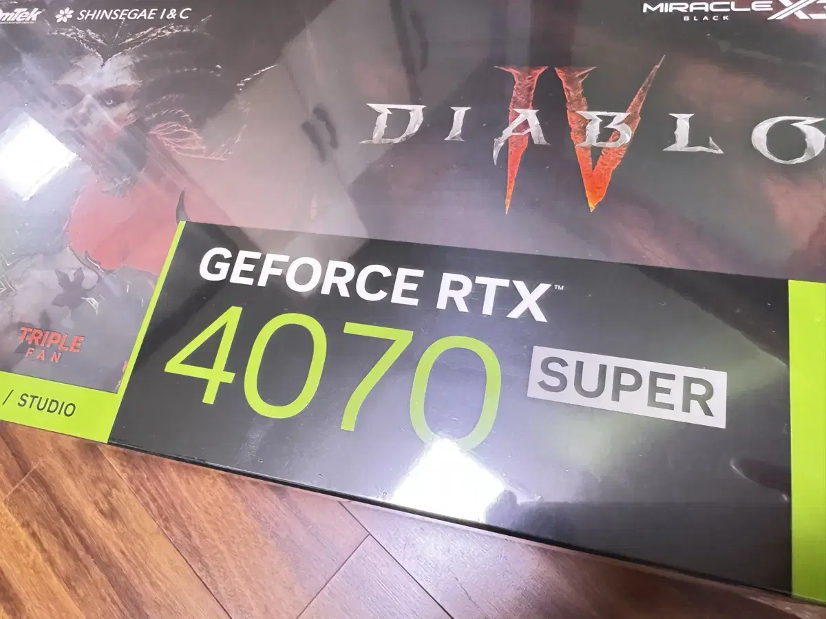 RTX 4070 SUPER 이엠텍 미라클 디아블로 에디션 미개봉