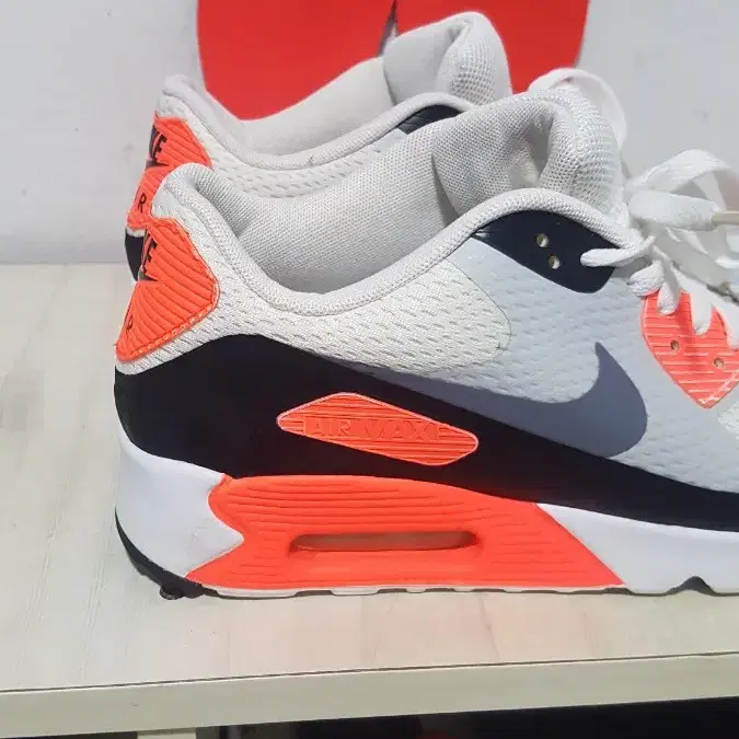 택포 255~260 정품 NIKE 90 AIRMAX 에센셜 경량 쿠션화