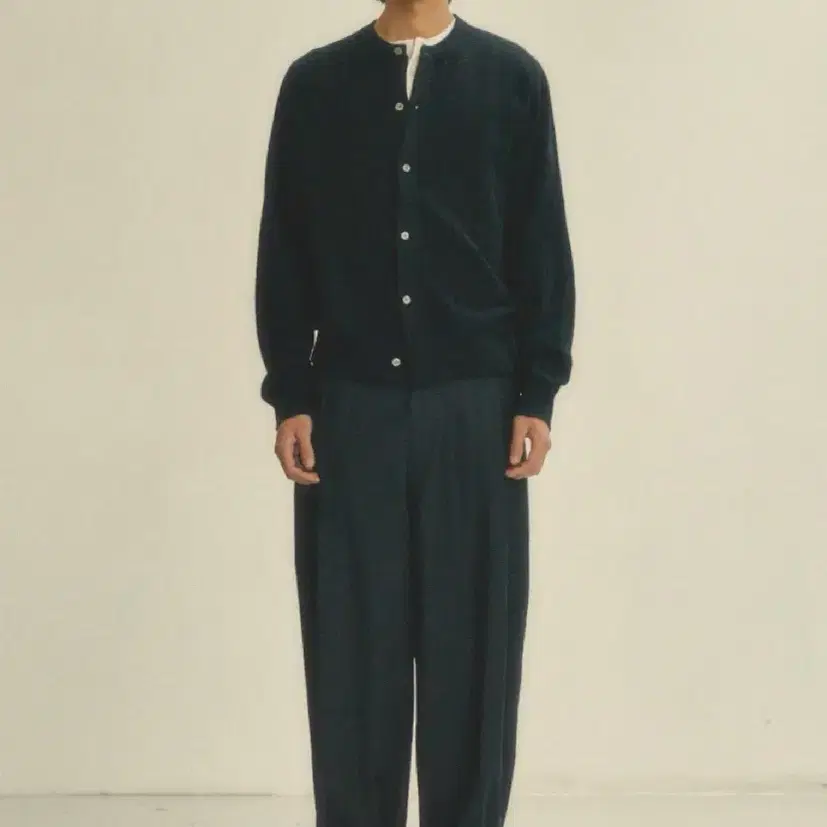 [아트이츠액츠] Wool Side Two Tuck Pants_Black