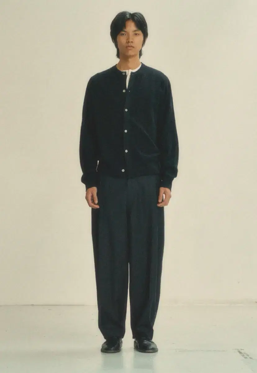 [아트이츠액츠] Wool Side Two Tuck Pants_Black