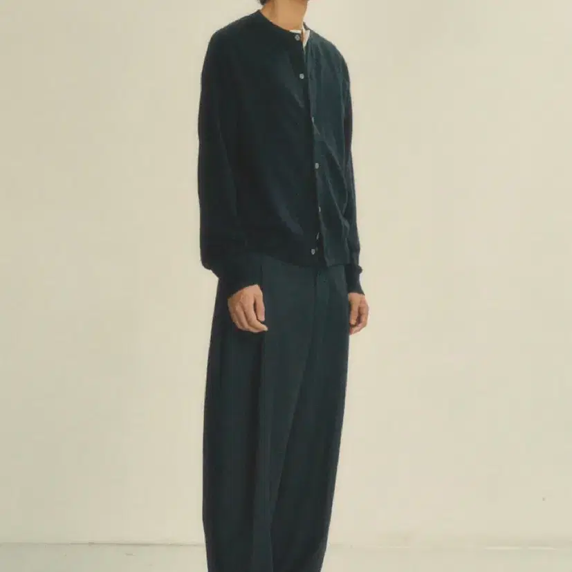 [아트이츠액츠] Wool Side Two Tuck Pants_Black