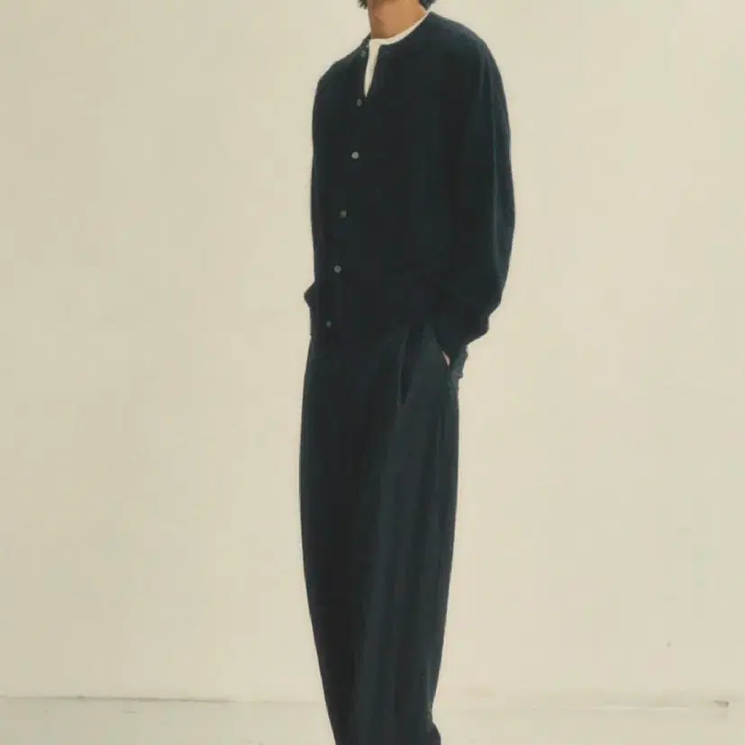 [아트이츠액츠] Wool Side Two Tuck Pants_Black