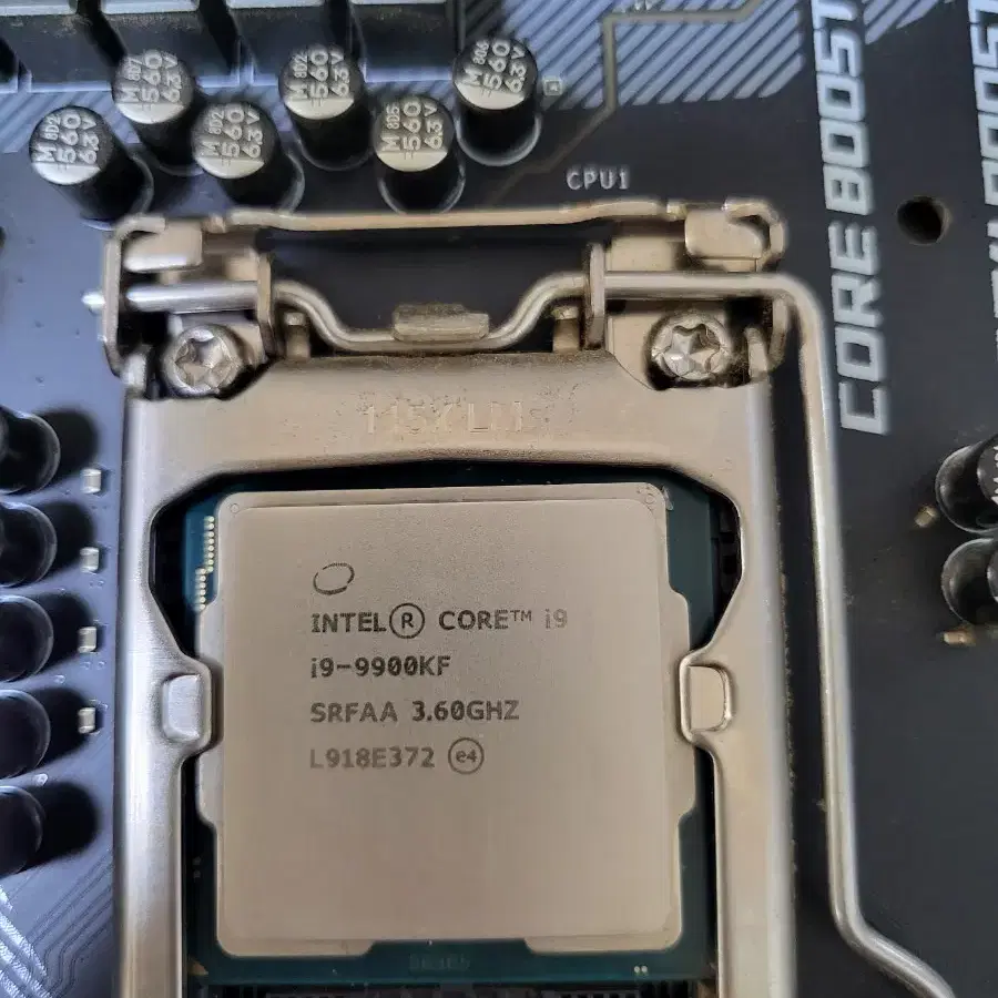 CPU I9 9900KF 팝니다