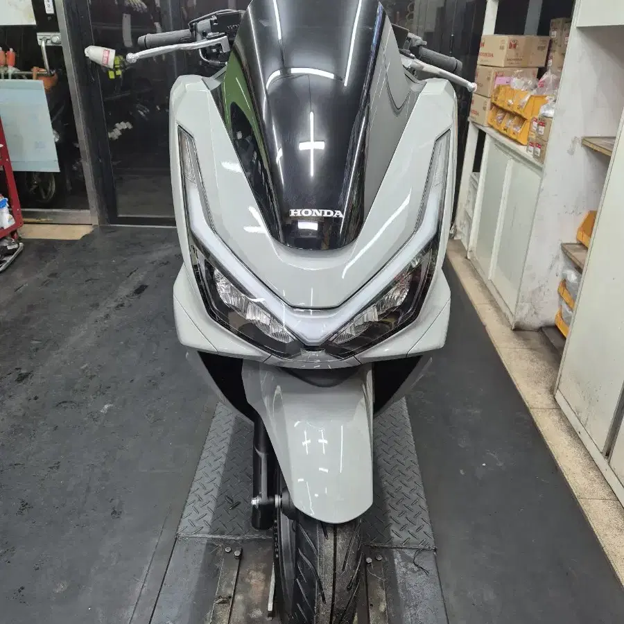 pcx 25년식 포르자25년식 리스 무보증무인수금 싸게 진행합니다