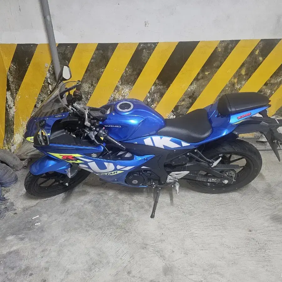 신차급 23년식 gsx-r125 4522km 판매합니다